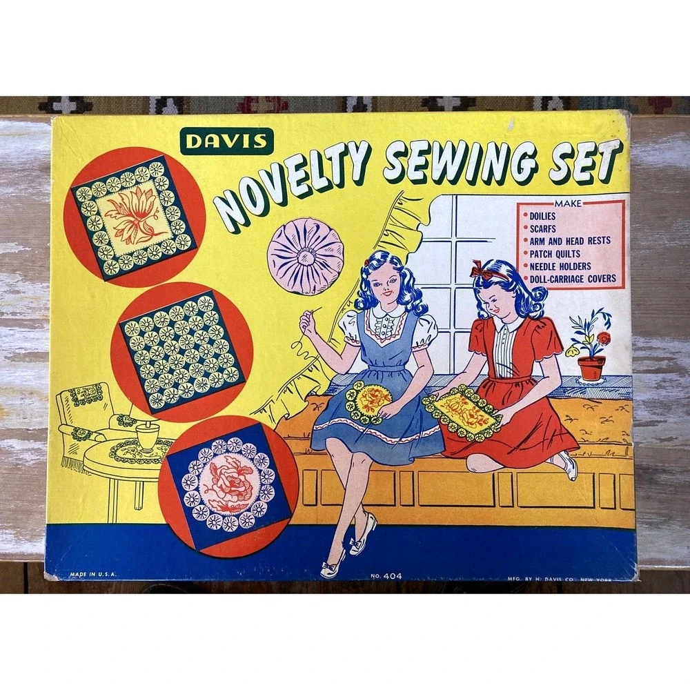 Vintage craft Davis Novelty Sewing Kit fabric suffolk puff circle NIB NOS 1940's